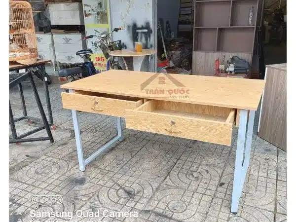 bàn 1m4 x70 chân sắt, có hộc kéo