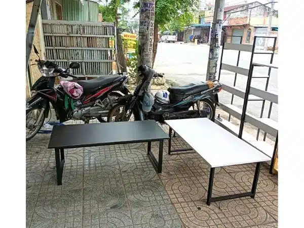 Bàn làm việc ngồi bệt khung sắt cao 45cm