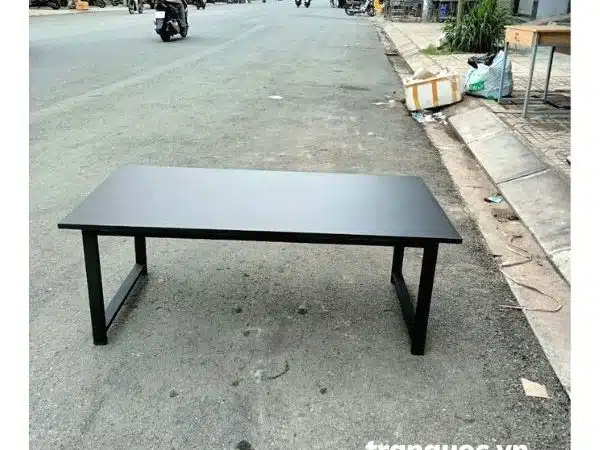 Với độ cao chân bà 45cm. Bàn được dùng làm bàn học tại nhà, bàn tiếp khách, bàn ăn quán ăn vặt