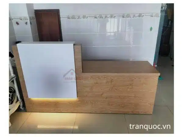 Bàn quầy lễ tân vân gỗ phối trắng có đèn BQLT03