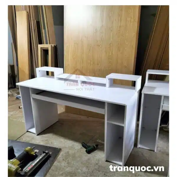 Bàn có ngăn kéo để đàn và thiết kế 2 chân để đồ dùng và thùng CPU