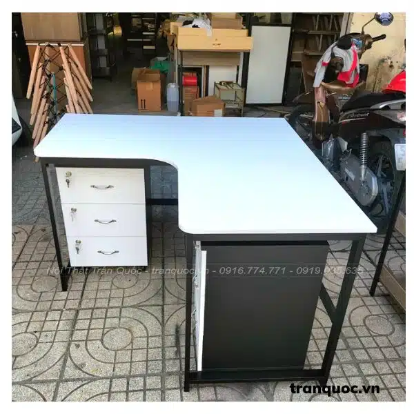 Bàn làm việc chữ l chân sắt SP004380 và 2 tủ hồ sơ cá nhân