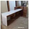 Bàn lễ tân với thiết kê L, thuận tiện khi sử dụng