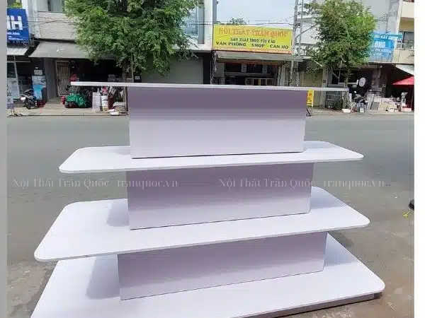 Kệ tháp trưng bày sản phẩm