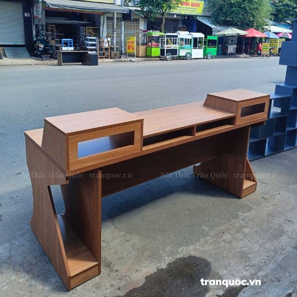 Mặt sau của bàn sutio