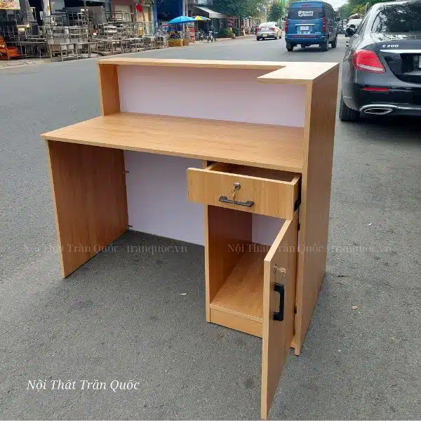 Thiết kế bên trong có 1 hộc kéo và 1 tủ mở. Thuận tiện sử dụng