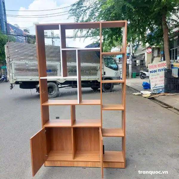 Kiểu dáng đơn giản. Thích hợp dùng làm tủ ngăn phòng khách và bếp