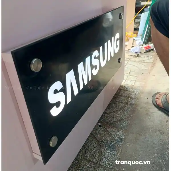 Tủ trưng bày điện thoại SP31700
