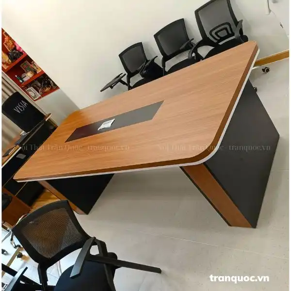 kích thước bàn họp 6 người SP31797 dài 2m4. CÓ thể ngồi ở đầu bàn thêm 2 người