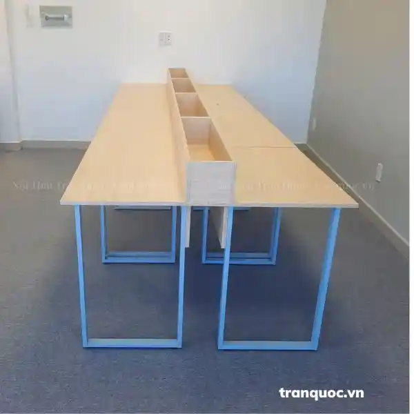 Bàn làm việc 8 người, hộp giữa bàn rộng 20cm x cao 20cm