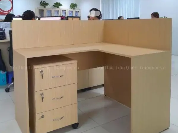 Bàn vách ngăn sử dụng như bàn l cho 1 nhân viên