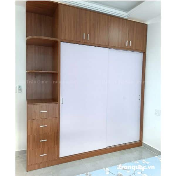 Tủ mẫu có kích thước cao 2m8 x ngang 2m5 x sâu 60cm