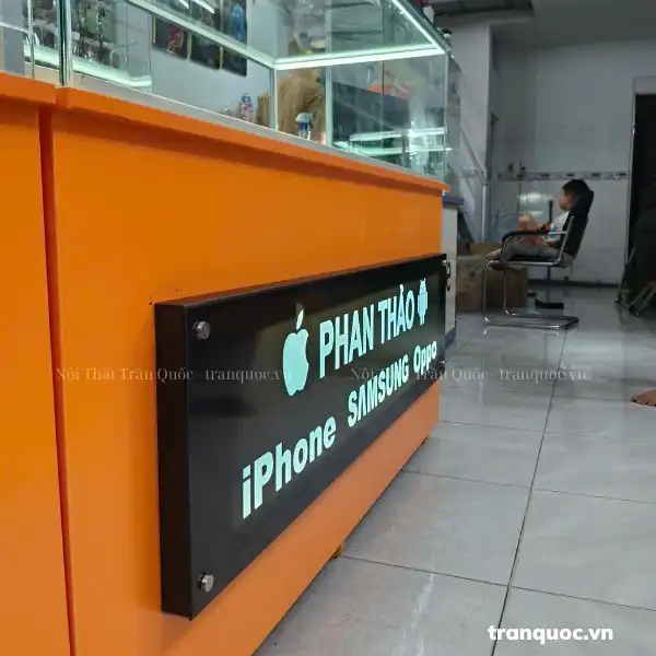 tủ trưng điện thoại