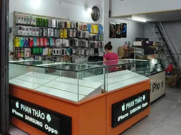 tủ trưng điện thoại