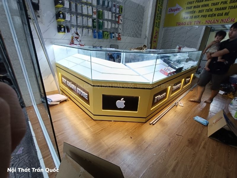 tủ trưng bày điện thoại