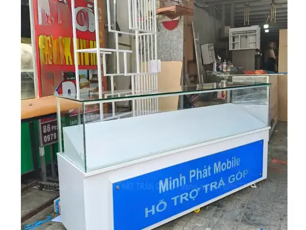 tủ kính trưng bày điện thoại