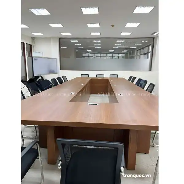 Bàn họp lớn ngồi được 18 đến 22 người Bàn họp lớn ngồi được 18 đến 22 người